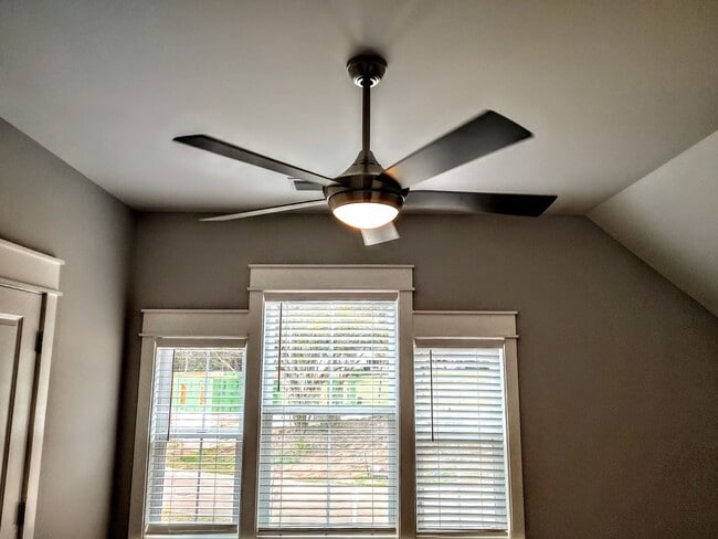 Building Photo - Great Carriage House in Southwood