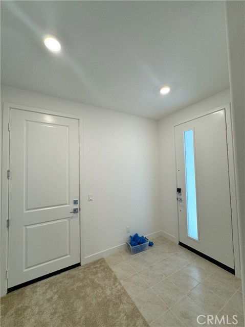 Building Photo - 283 Lynx