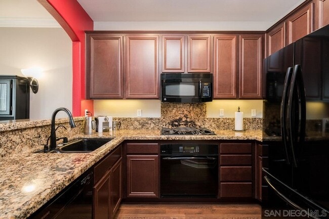 Building Photo - Beautifully maintained town home in the sought after community of Ravenna at 4S Ranch!