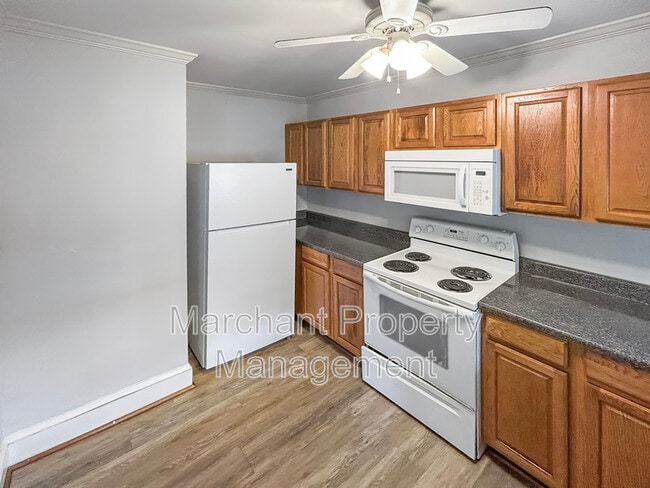 Building Photo - 667 Ravenel St