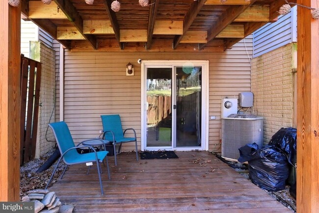 Building Photo - 8492 Laurel Oak Dr