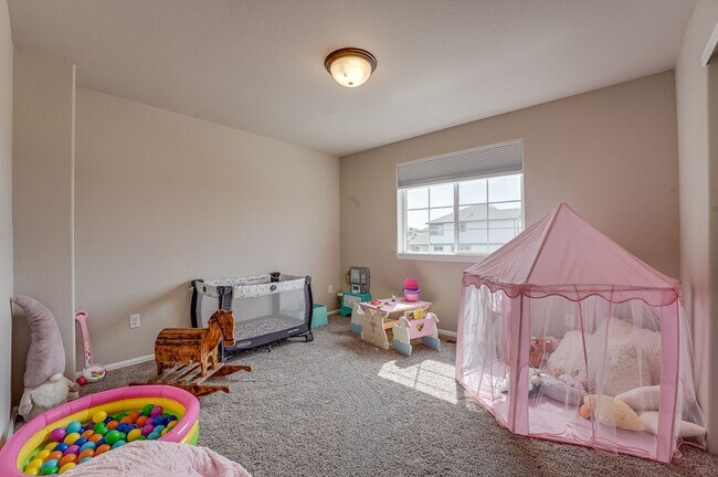Building Photo - Beautiful 4 Bed, 3 1/2 Bath House in Sever...