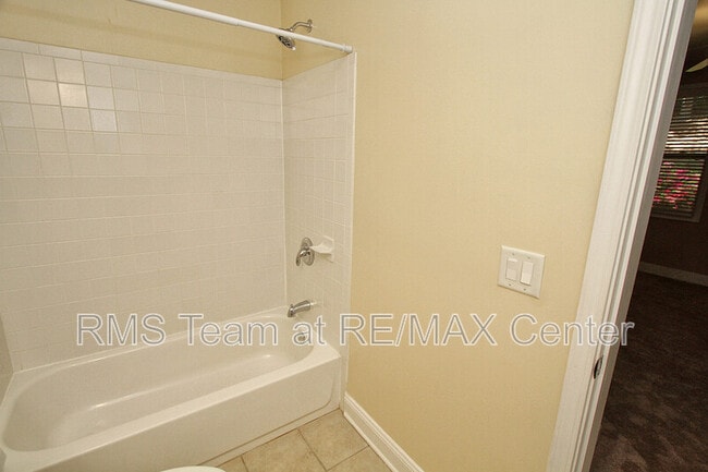 Building Photo - 3029 Woodwalk Dr
