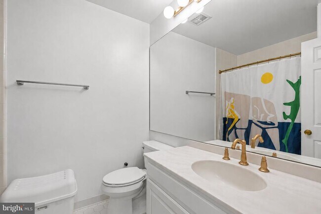Building Photo - 4422 Westover Pl NW