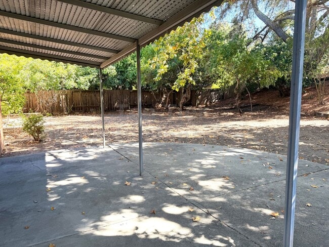 Building Photo - 2827 San Carlos Dr