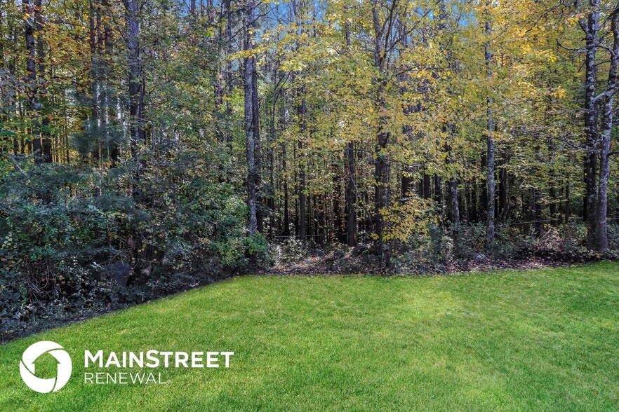 Building Photo - 13 Windrush Dr