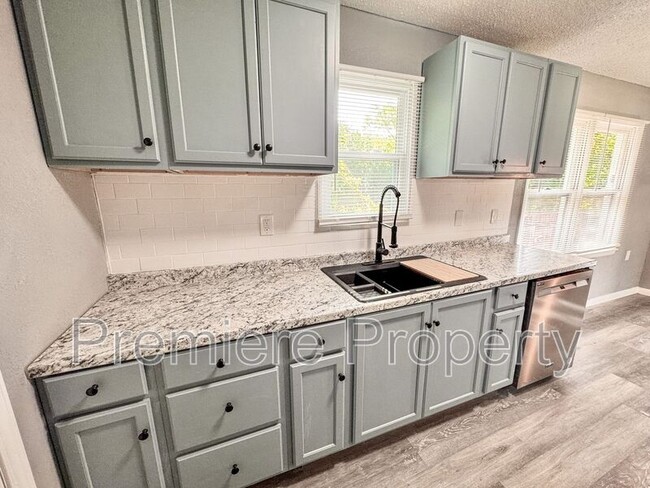 Building Photo - 103 N Cogan Ln