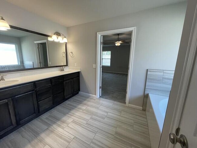 Building Photo - 1105 Osprey Dr