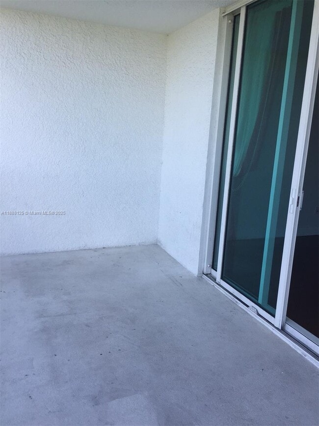 Building Photo - 15051 Royal Oaks Ln