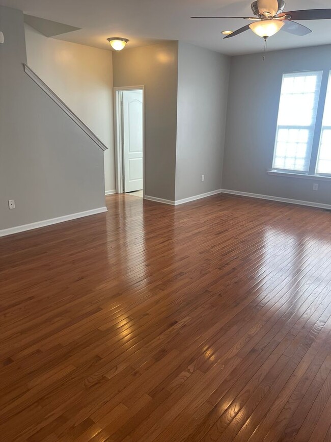 Building Photo - 3 bedroom 2 1/2 bath Townhouse in Bayberry