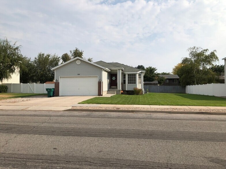 Building Photo - 164 E 1325 N