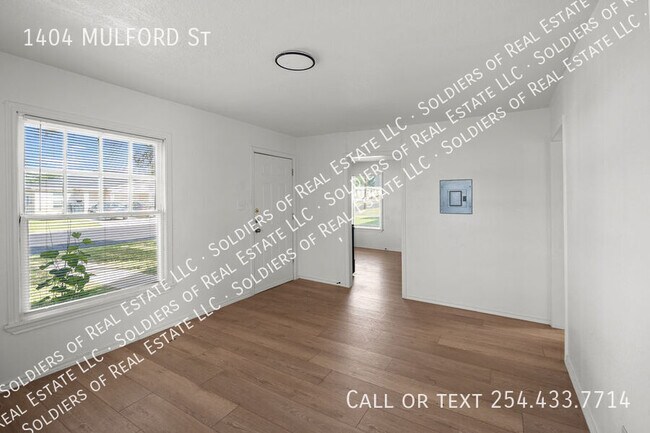 Building Photo - 1404 Mulford St