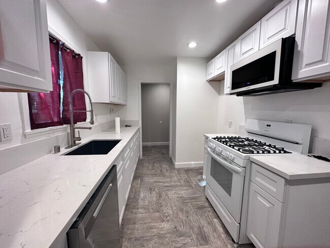 Building Photo - 45322 Saigon Ave