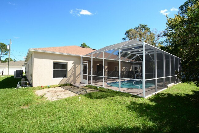 Building Photo - Pool Home with 4 bed, 2 bath located in Se...