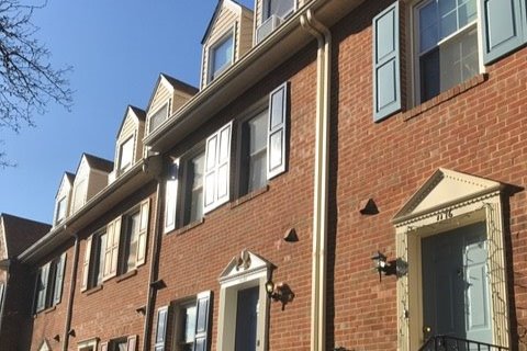 Building Photo - 1174 N Vermont St