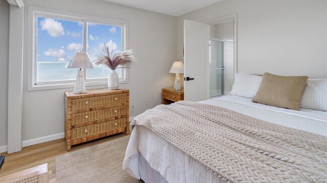 Building Photo - 552 Dune Rd