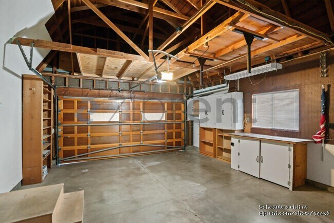 Building Photo - 692 Pomeroy Ave