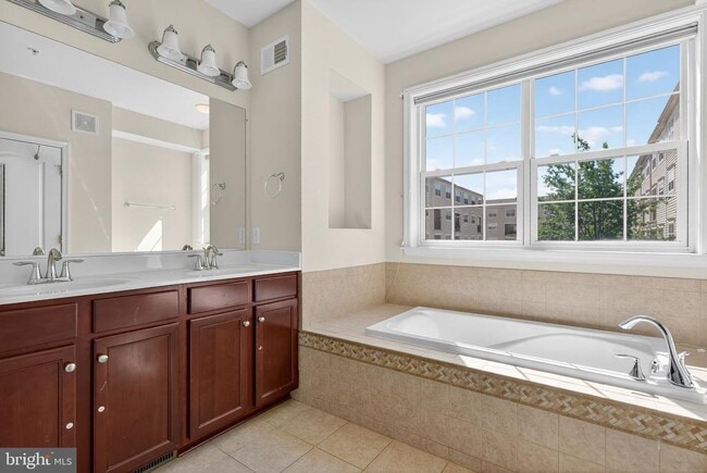 Building Photo - 42563 Highgate Terrace