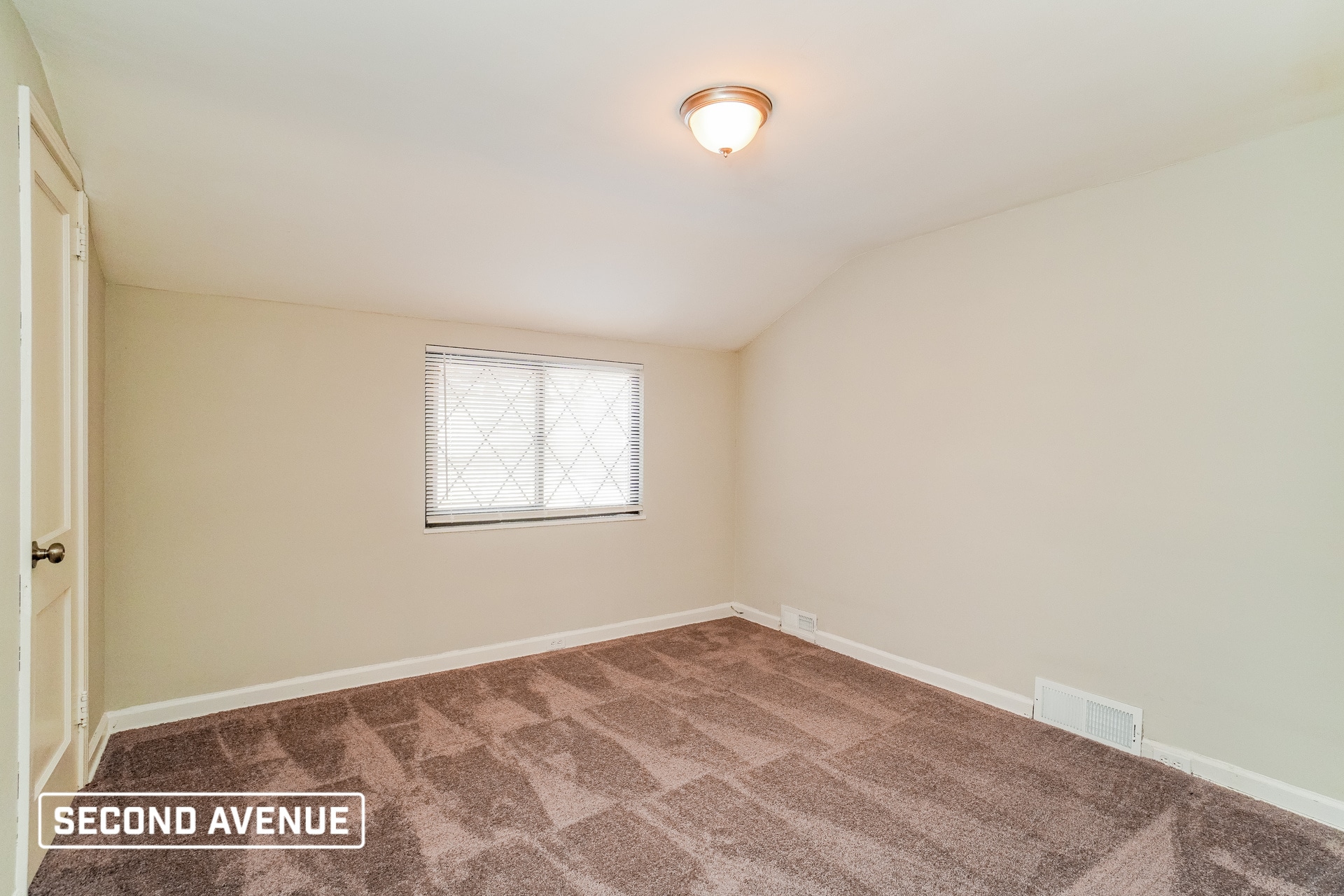 Building Photo - 216 Grove Rd