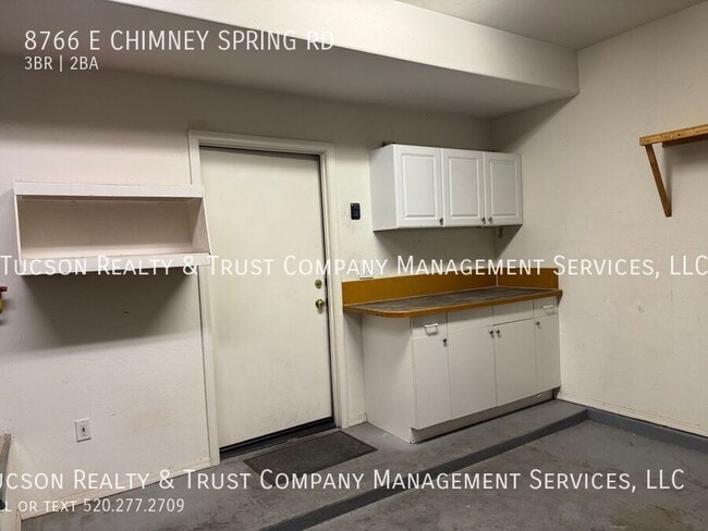 Building Photo - 8766 E Chimney Spring Dr
