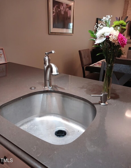 Building Photo - Room in Condo on Springfork Dr