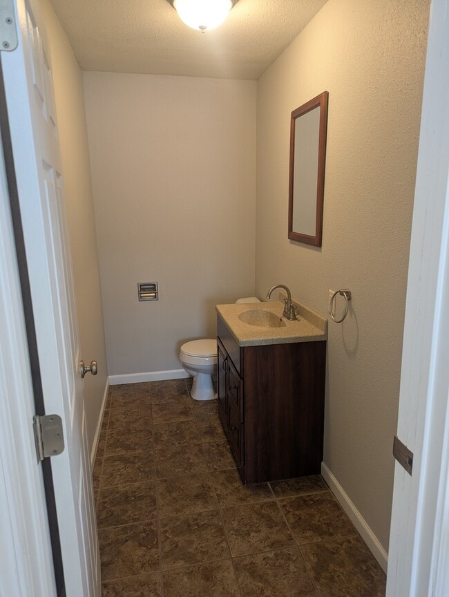 Building Photo - 536 Metomen St