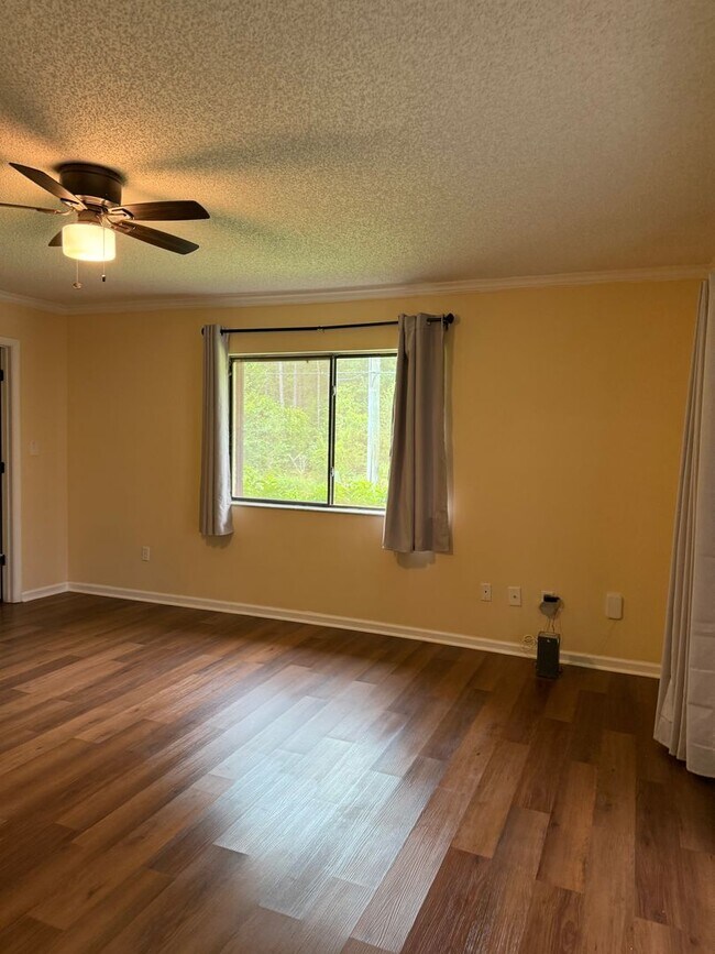 Building Photo - Meadowood gated community