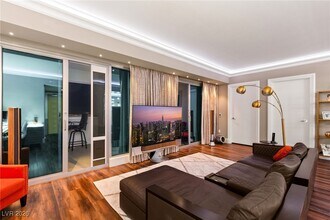 Building Photo - 2700 S Las Vegas Blvd