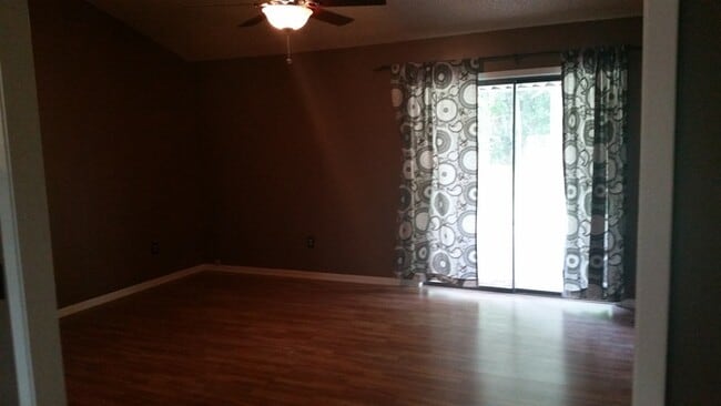 Building Photo - 1301 Scott St