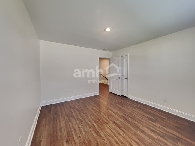 Building Photo - 5228 Valor Dr