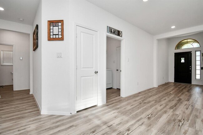 Building Photo - 16114 Long Boat Ct