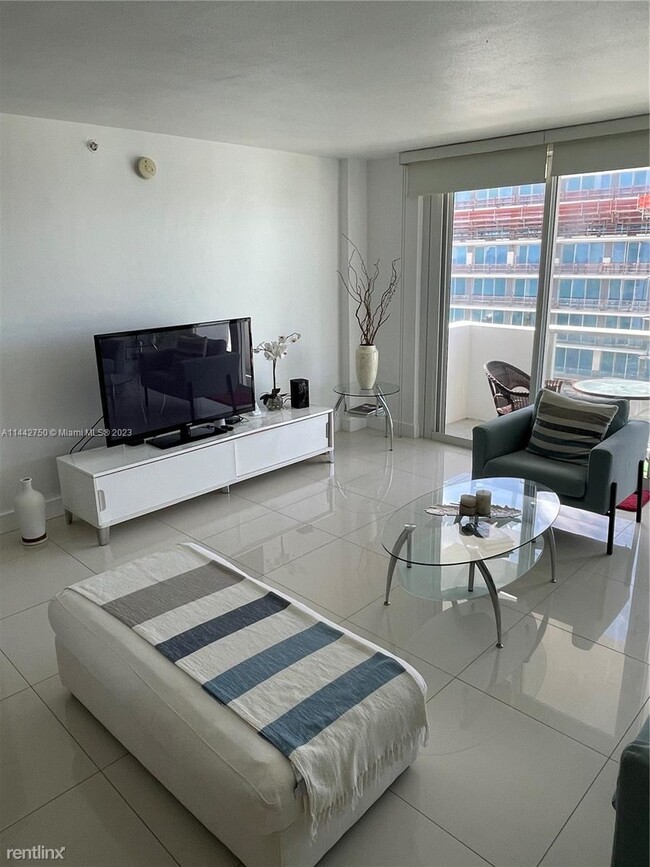 Building Photo - 1 br, 1 bath Condo - 9195 Collins Ave Apt ...