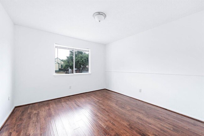 Building Photo - 9303 Kingsflower Cir