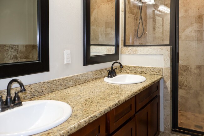 Building Photo - 9613 Westview Dr