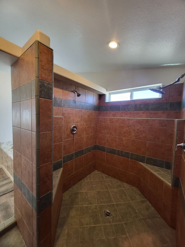 Building Photo - GOLDEN SPRINGS RANCH U8 - W. Betty Avenue