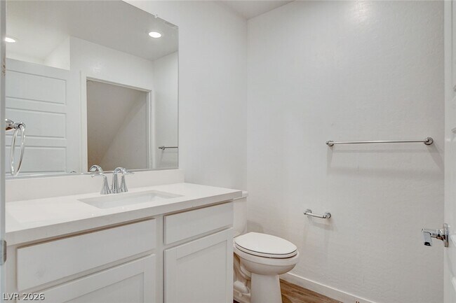 Building Photo - 5730 Sky Pointe Dr