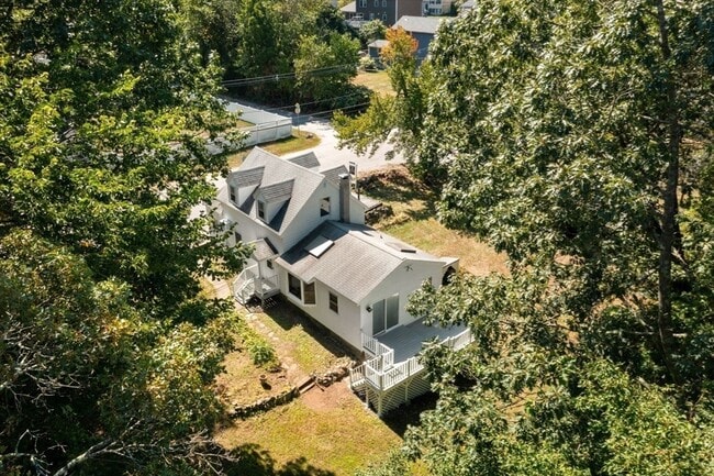 Building Photo - 42 Pinehurst Ave