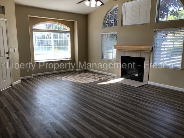 Building Photo - 2764 E Eclipse Ave