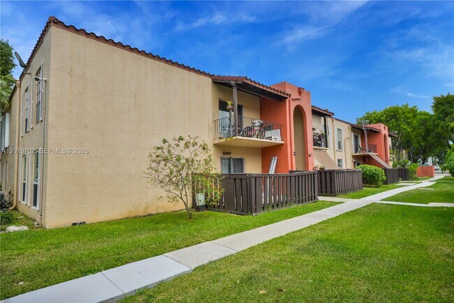 Building Photo - 10786 N Kendall Dr