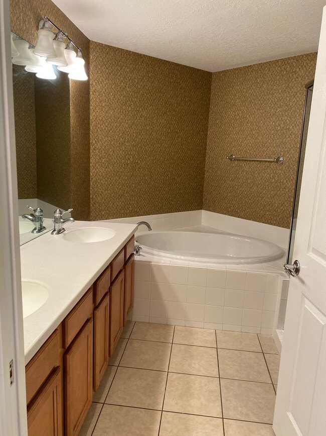 Building Photo - Welcome to the pinnacle of modern living – a dazzling 2-bedroom, 2-bathroom + Den sanctuary for r...