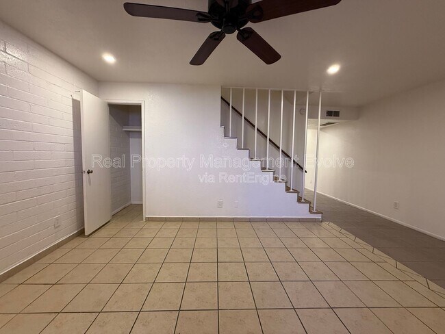 Building Photo - 6565 N 19th Ave