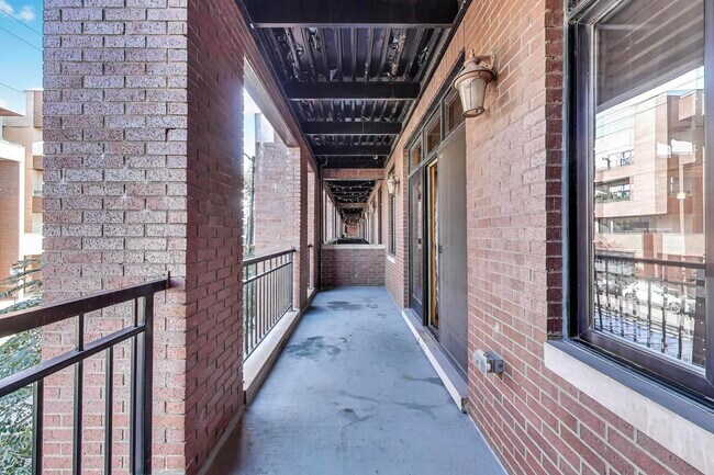 Building Photo - 1419 W Chicago Ave