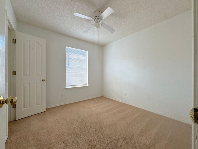 Building Photo - Northeast El Paso 3 Bed Refrig A/C