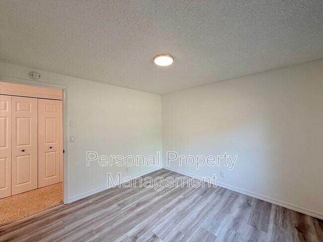 Building Photo - 3401 NE 124th Ave