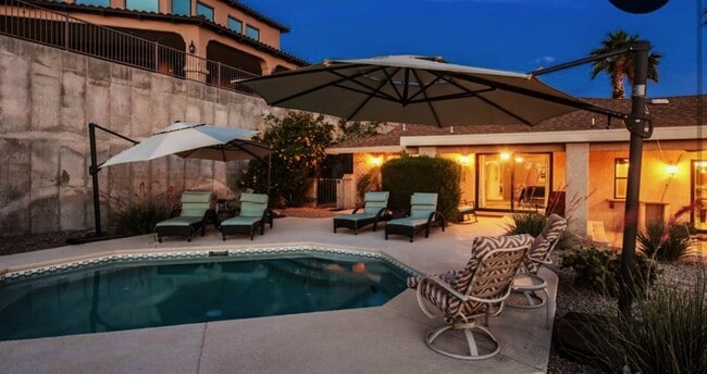 Building Photo - Golf Course Pool Home with 4 Bedrooms!