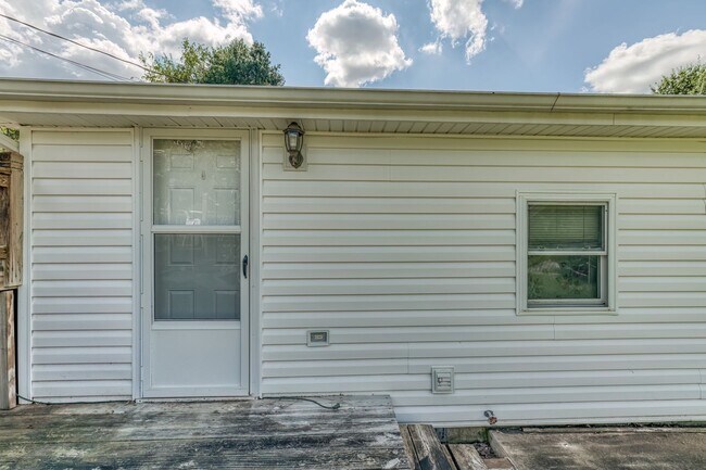 Building Photo - 222 Hulen Ave