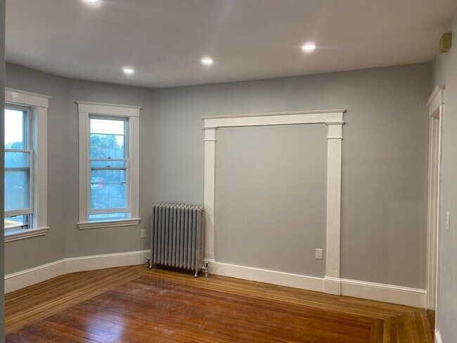 Building Photo - 811 Somerville Ave