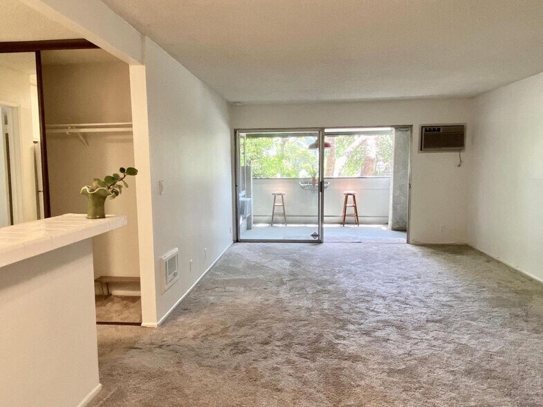 Building Photo - 355 S Los Robles Ave
