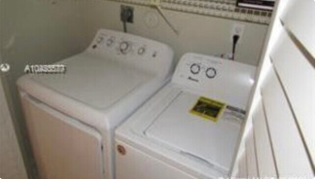 Building Photo - 612 Gardens Dr