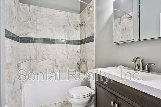 Building Photo - 2503 Burgundy St